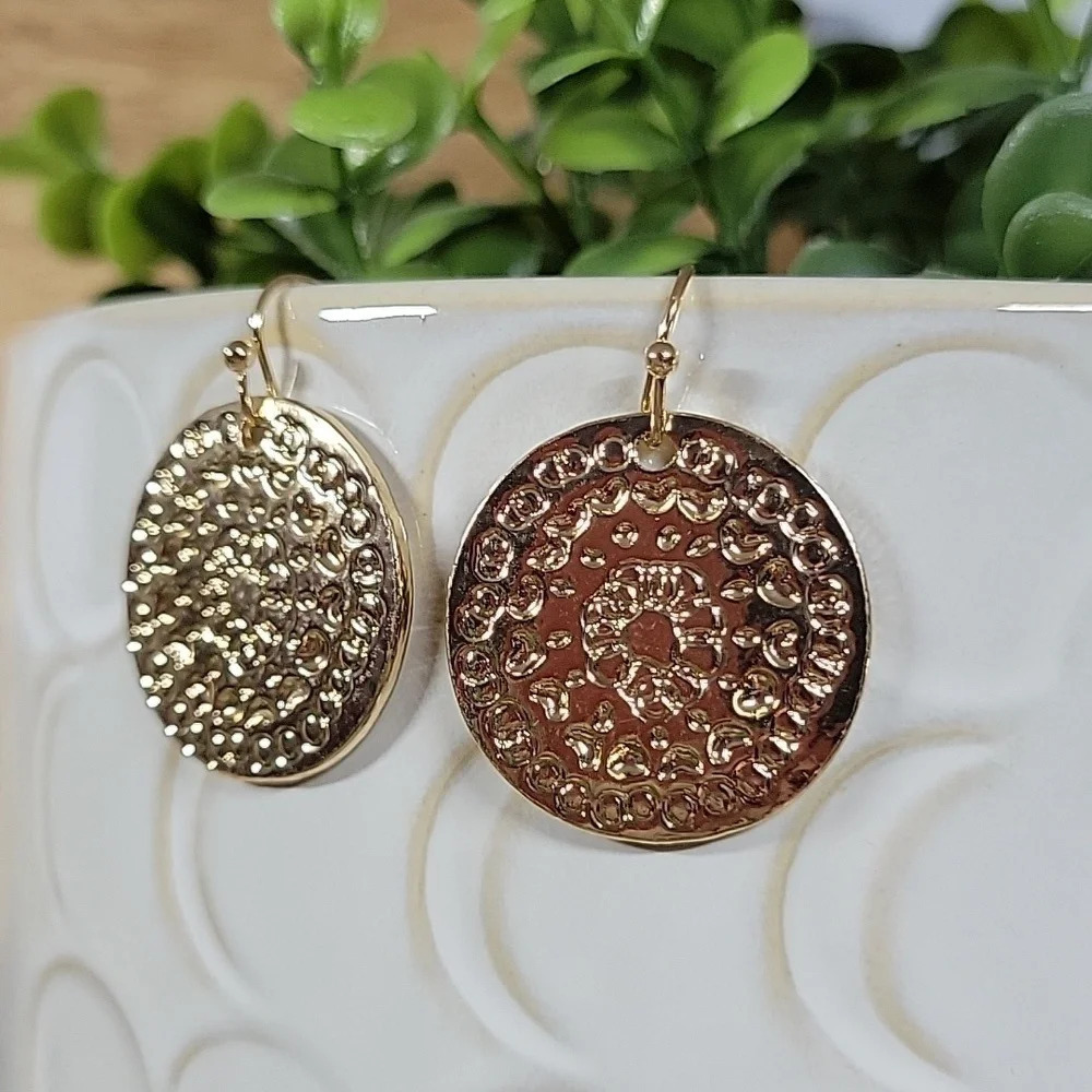🔥LAST PAIR🔥 Hammered Texture Medallion Drop Earrings - Picture 5 of 6